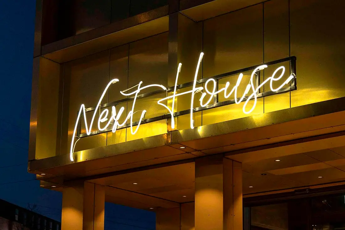Next House neonskilt