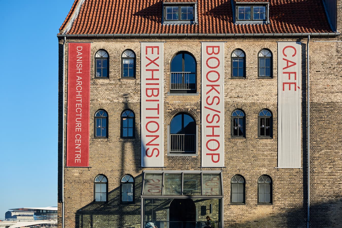 Store facadebannere på Danish Architecture Centre